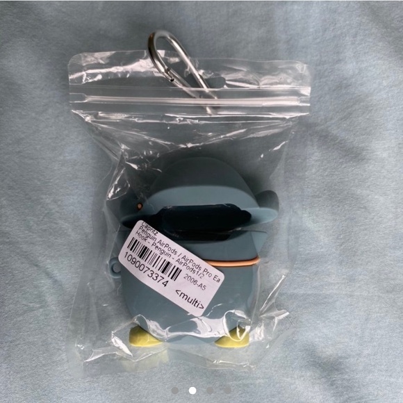 Penguin Airpods case 🐧 - Picture 2 of 4
